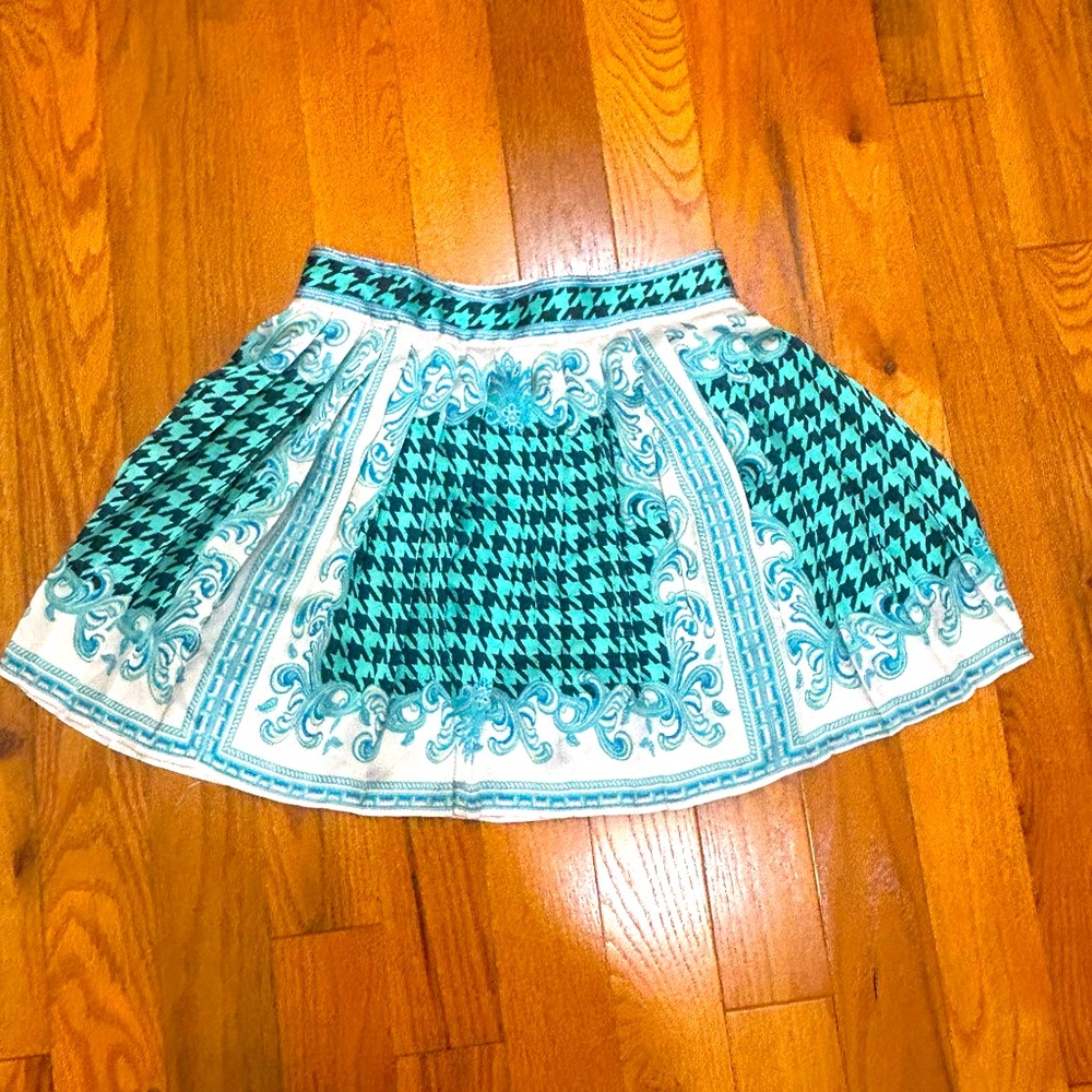 Her..Bottari Skirt with shorts under Size M New without Tag